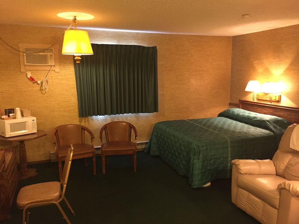 Burr Oak Motel - photo 14