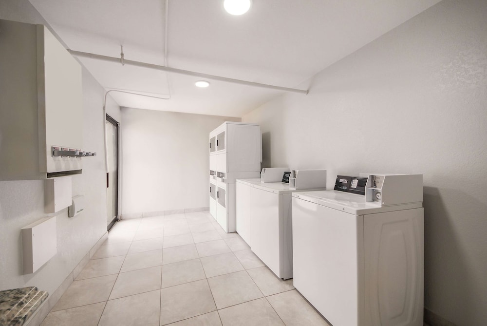 Studio 6 Laredo TX North I 35 - photo 24