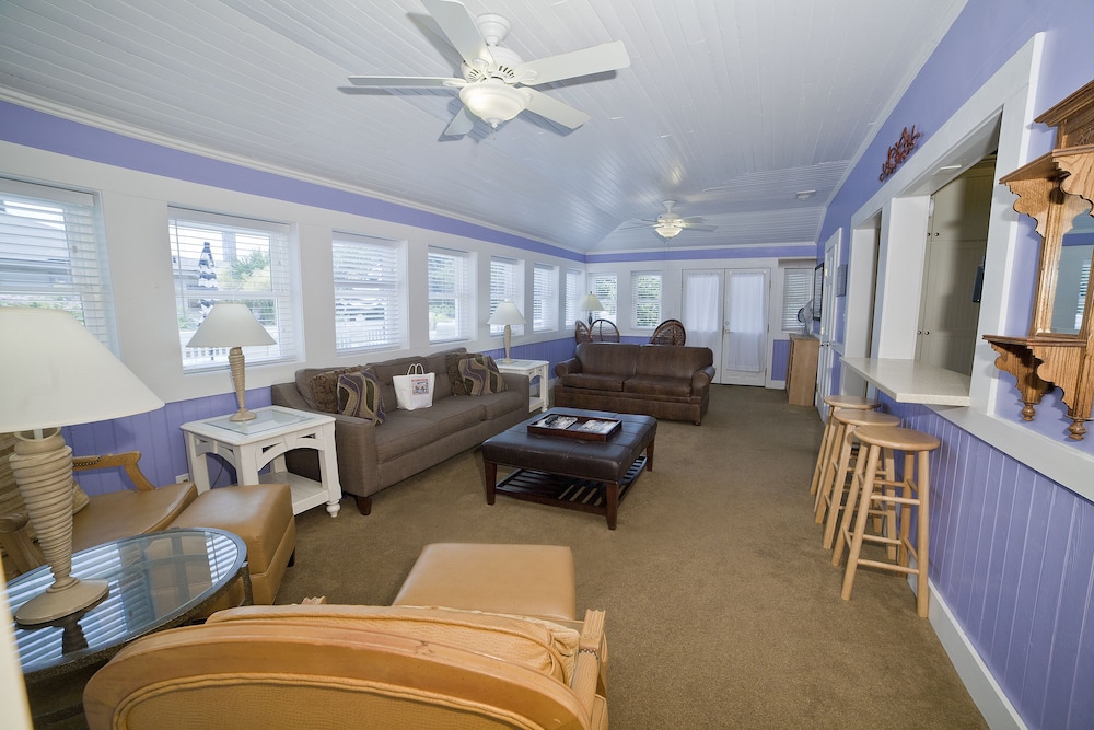 Georgianne Inn & Suites - photo 24