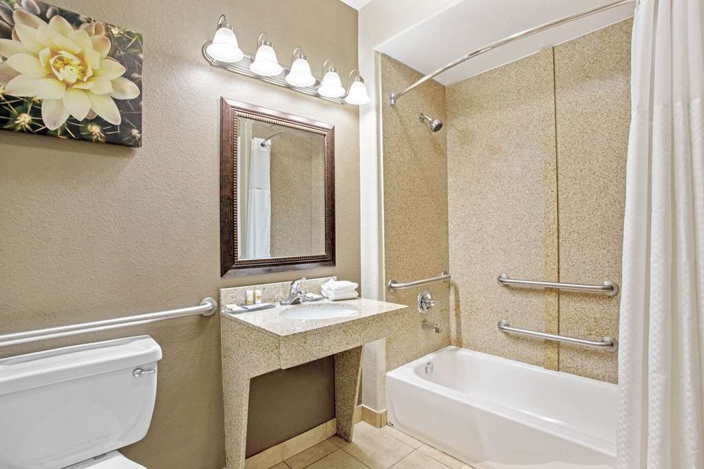 La Quinta Inn & Suites by Wyndham Fairfield TX - photo 20