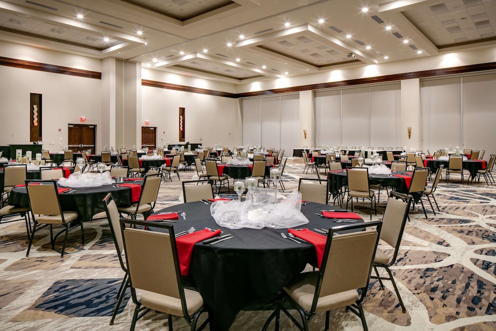 Hilton Garden Inn Manhattan - photo 29