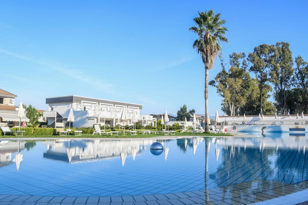 Salice Resort — 4-Star Luxury Hotel in Marina Di Schiavonea, Italy