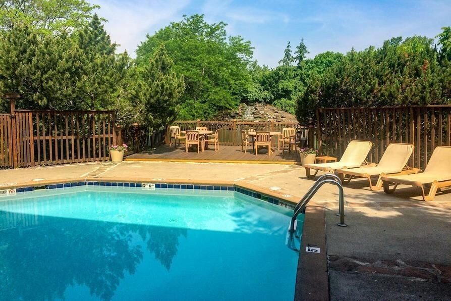 Howard Johnson by Wyndham Merrillville - photo 33