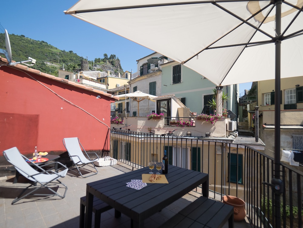 El Nin Apartment with Terrace & AC — 4-Star Luxury Hotel in Vernazza, Italy