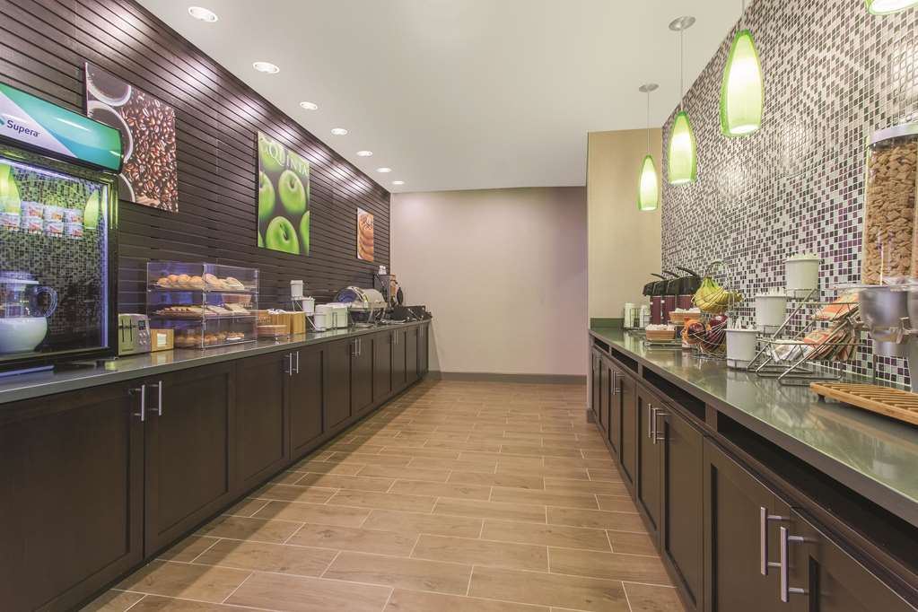 La Quinta Inn & Suites by Wyndham Tumwater Olympia - photo 38