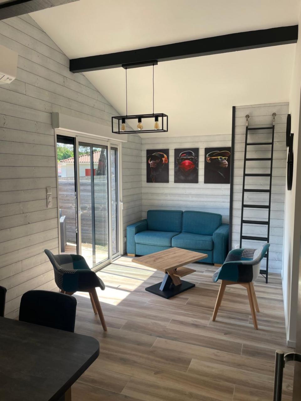 Bienvenue Chez Oslo in Biscarrosse, France