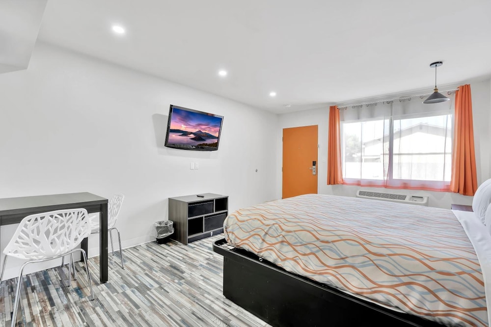 Tradewinds Motel - photo 12