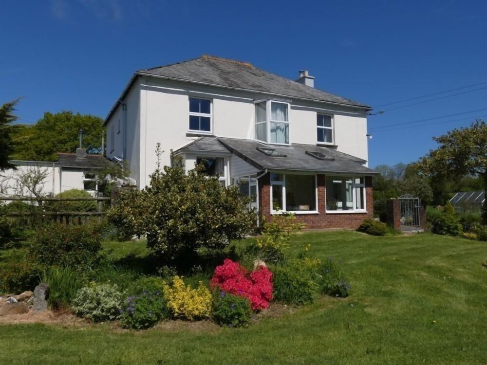 Middle Tremollett Farm Bed and Breakfast — 4-Star Luxury Hotel in Launceston, United Kingdom
