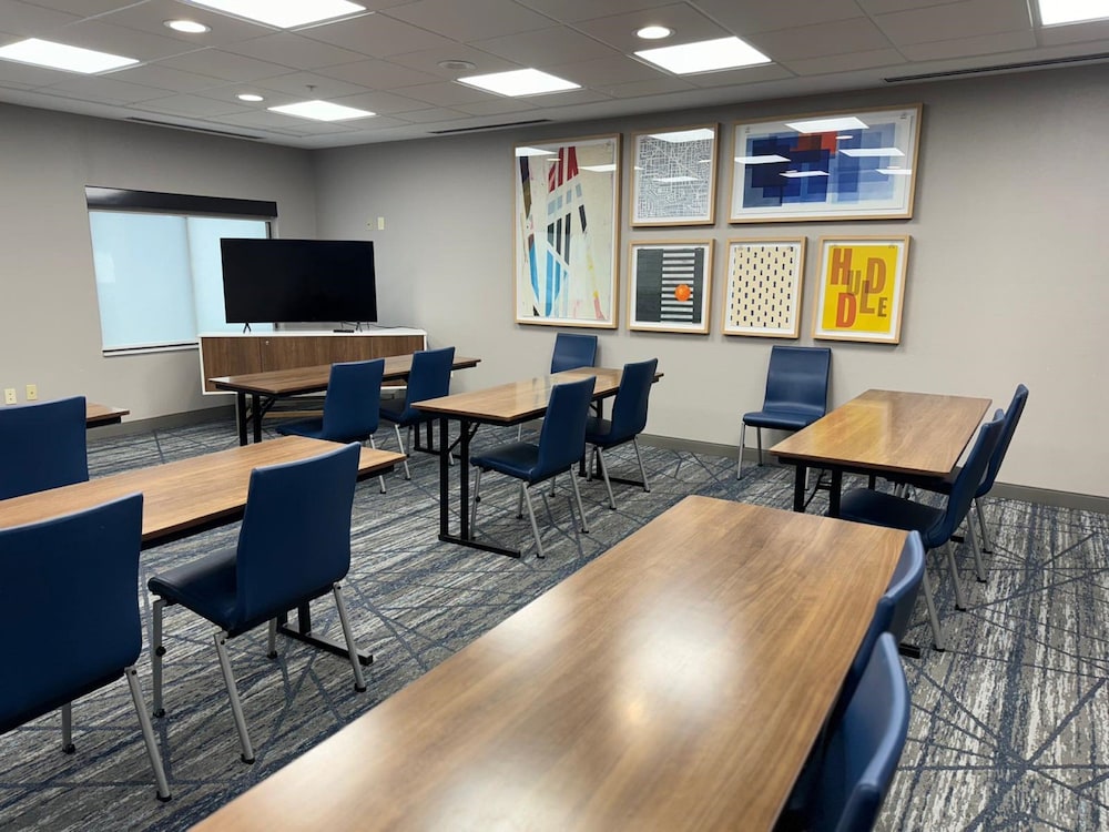 Holiday Inn Express Hotel & Suites RIPLEY by IHG - photo 46