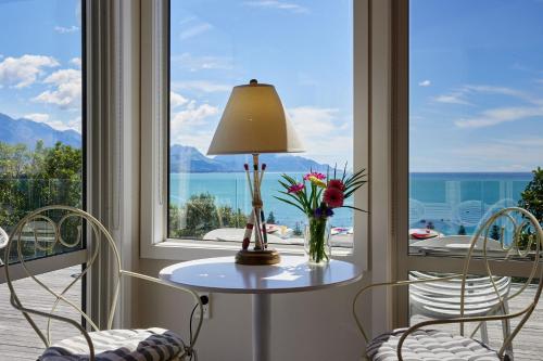 Ocean & Mountain Views Spacious Home — 4-Star Luxury Hotel in Kaikoura, New Zealand