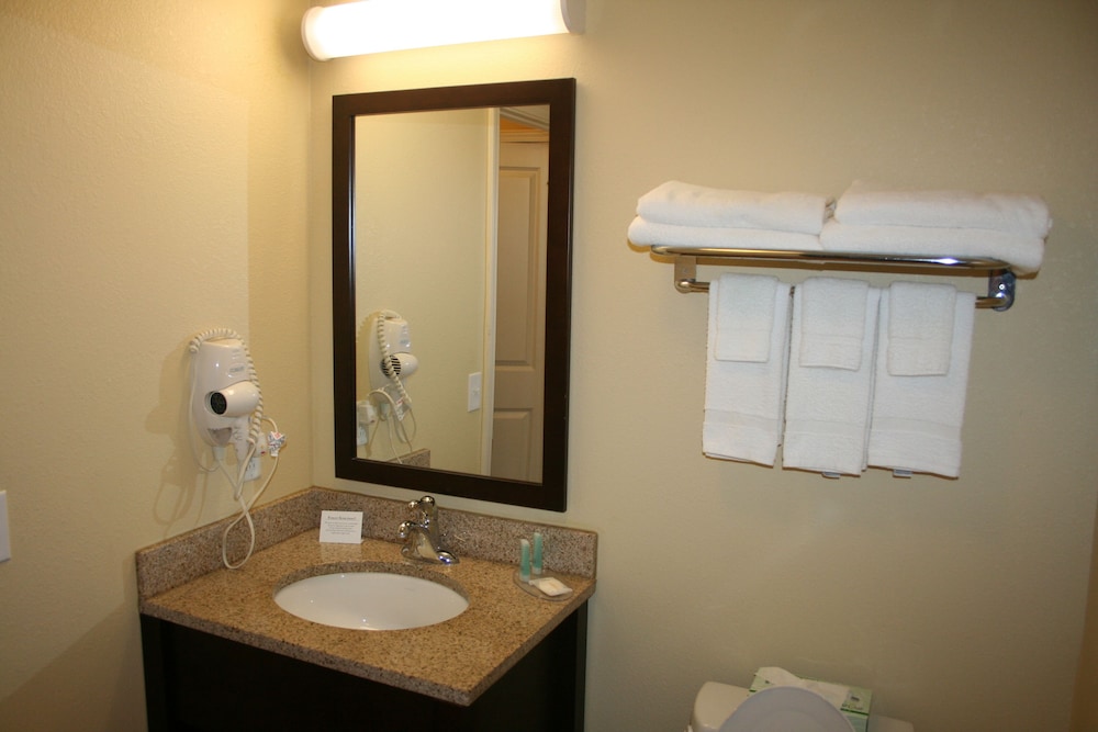 MainStay Suites Jacksonville near Camp Lejeune - photo 33