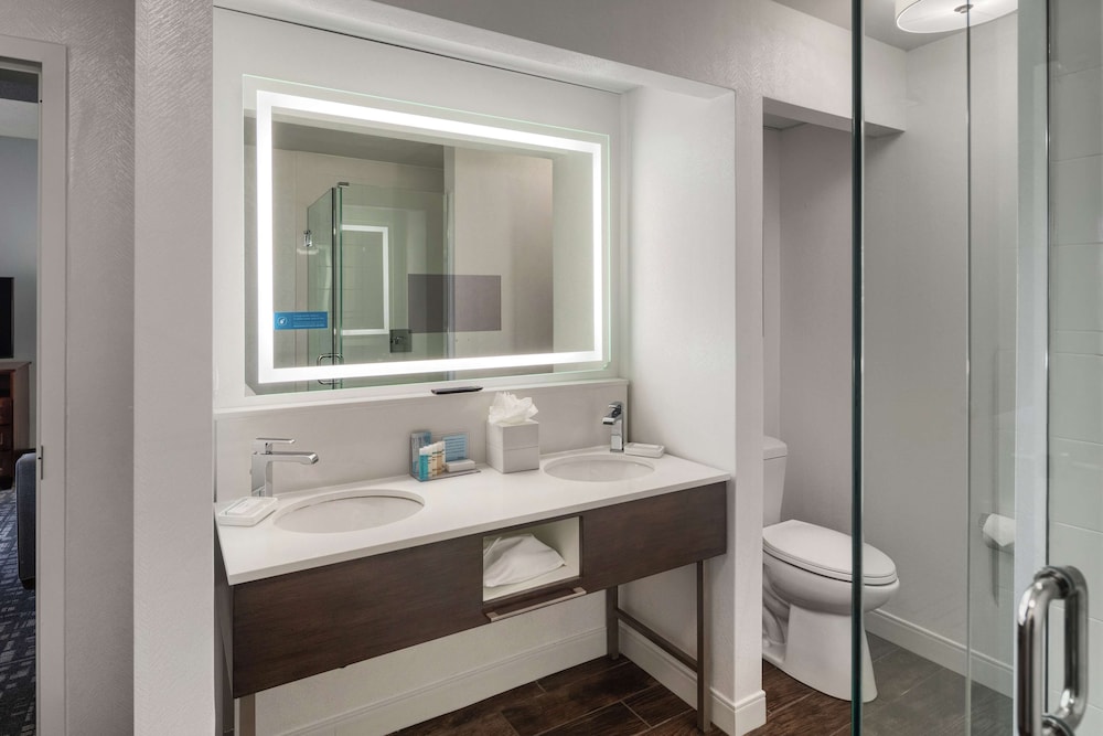 Hampton Inn Louisville Northeast - photo 22