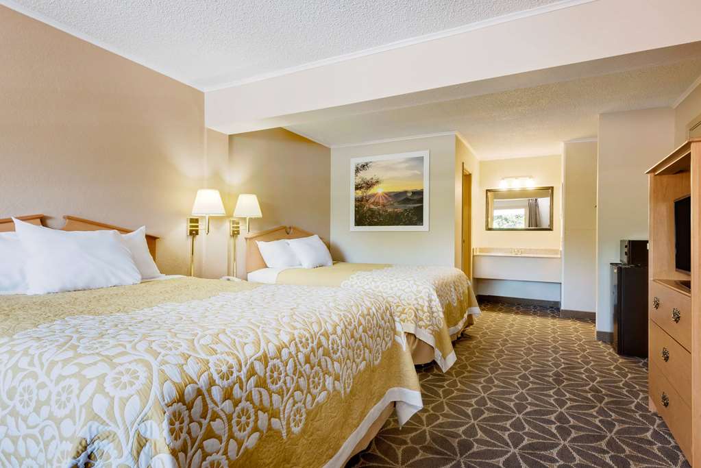 Days Inn by Wyndham Fairmont - photo 8