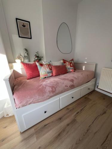 2025 Award Winner Liverpool Peach House 4 Bedrooms — 4-Star Luxury Hotel in Liverpool, United Kingdom
