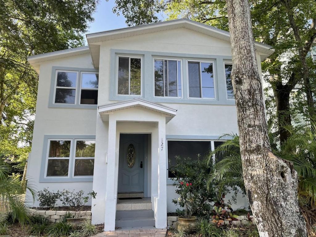 Spacious renovated 4br downtown home w firepit sleeps 8 — 4-Star Luxury Hotel in Saint Augustine, United States