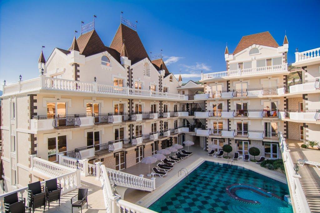 Kamelot - carbon neutral hotel in Alushta