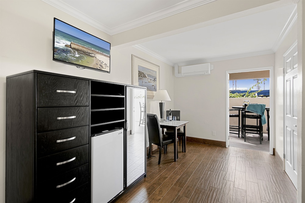 Ocean Beach Hotel - photo 17