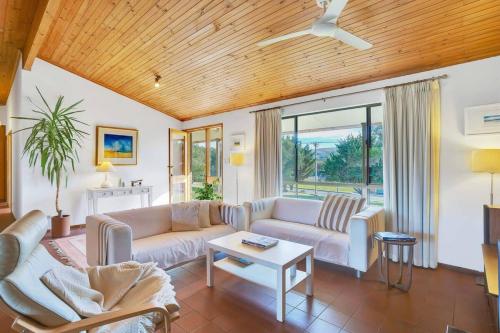 3 Seagull BYO Linen Beachfront Sand Dunes — hotel in Hayborough