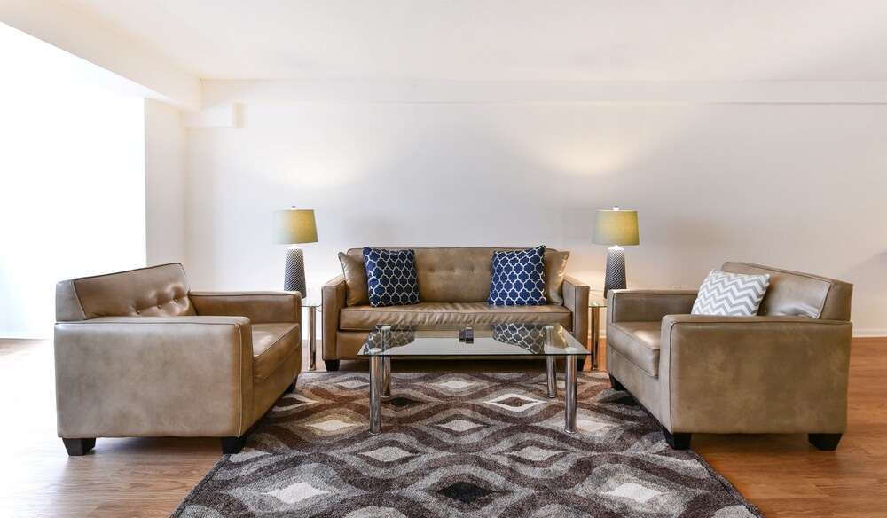Global Luxury Suites At Emerson Place - photo 18