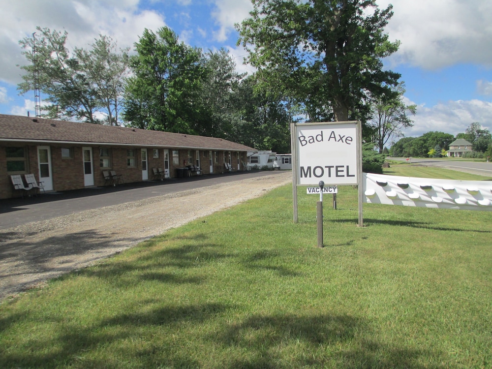 Bad Axe Motel - photo 20