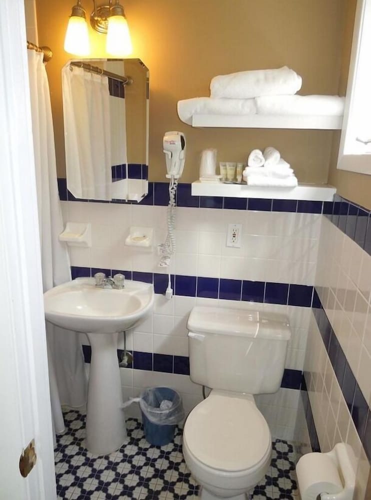 Hamlet Inn - photo 15