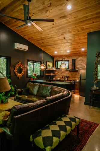 Whiskey Lounge - last minute hotel in Loudonville