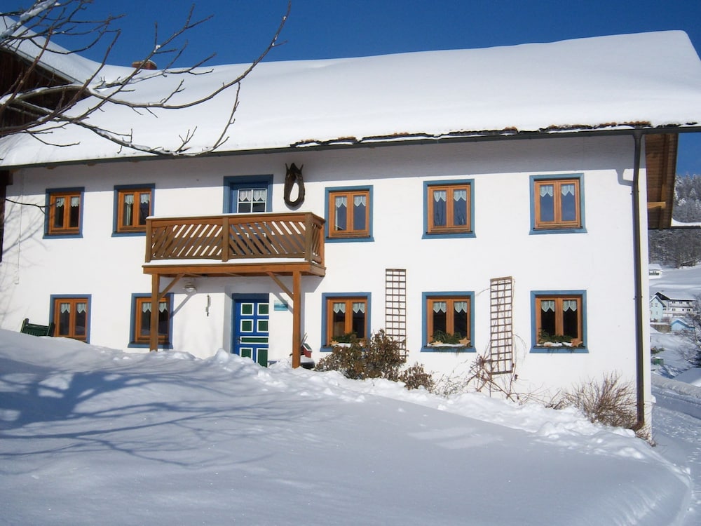 Former farmhouse with garden — 4-Star Luxury Hotel in Zenting, Germany
