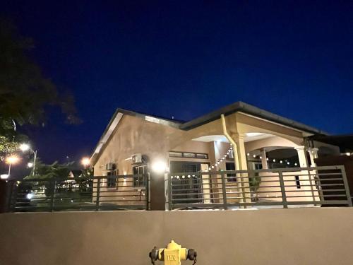 Corner House Three Bedroom Quayside Rimbayu Kg Lombong Jalan Kebun Puchong — 4-Star Luxury Hotel in Shah Alam, Malaysia