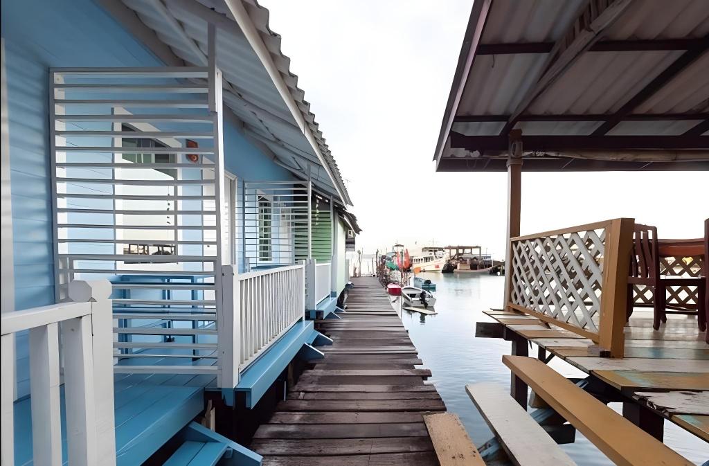 Koh Chang Baanrimtalay — hotel near Trat Airport