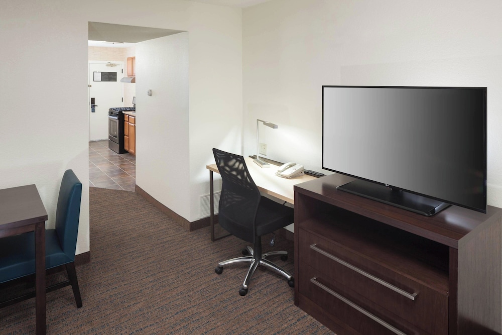 Residence Inn by Marriott Kansas City Country Club Plaza - photo 8