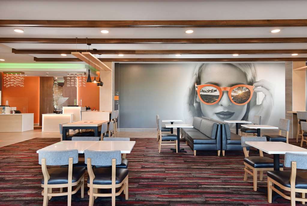 La Quinta Inn & Ste by Wyndham Wisconsin Dells Lake Delton - photo 6
