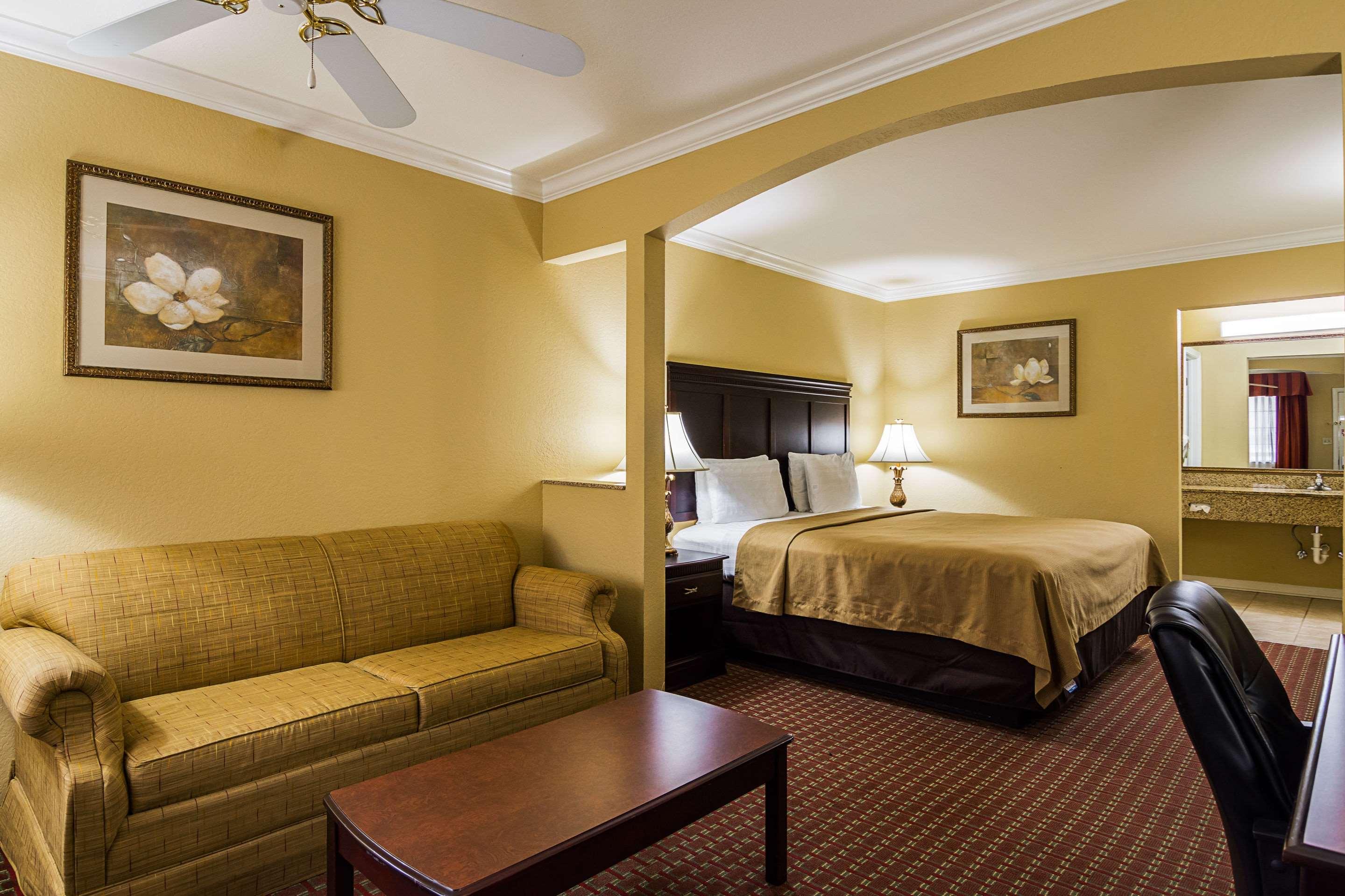 Bryant Inn & Suites - photo 12