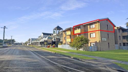 Lazy Dayz On Booner in Hawks Nest, Australia