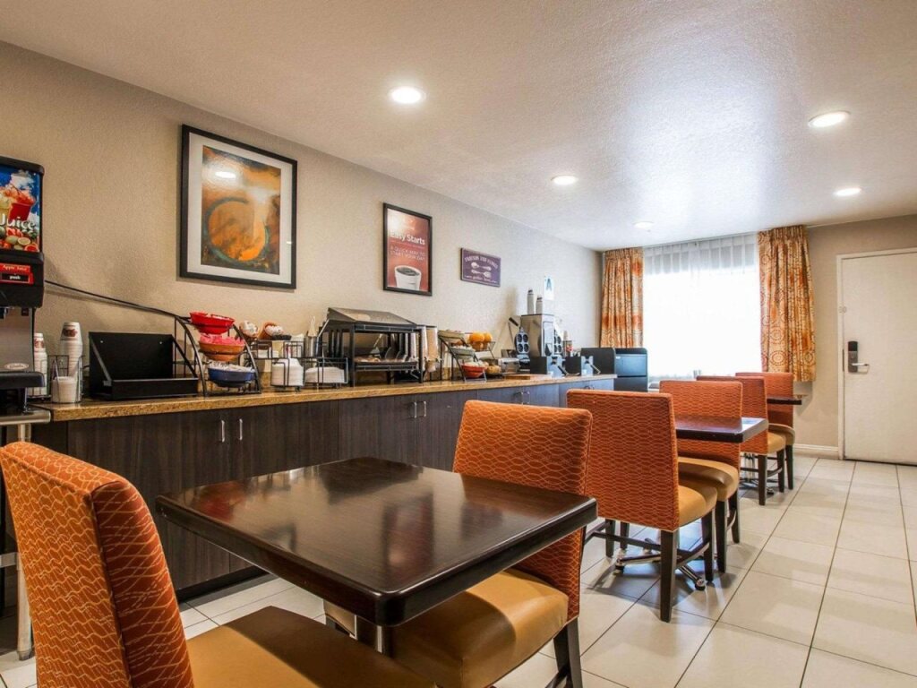 Econo Lodge Inn & Suites El Cajon San Diego East - photo 5
