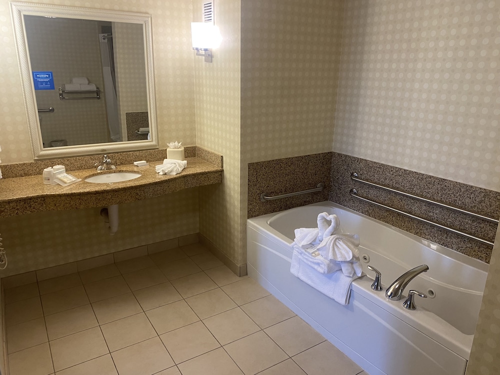 Hilton Garden Inn Palmdale - photo 13