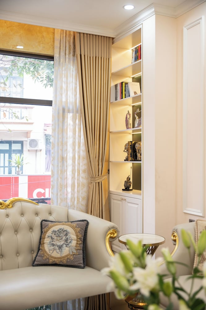 Chagee Building With Pool in Hanoi, Vietnam