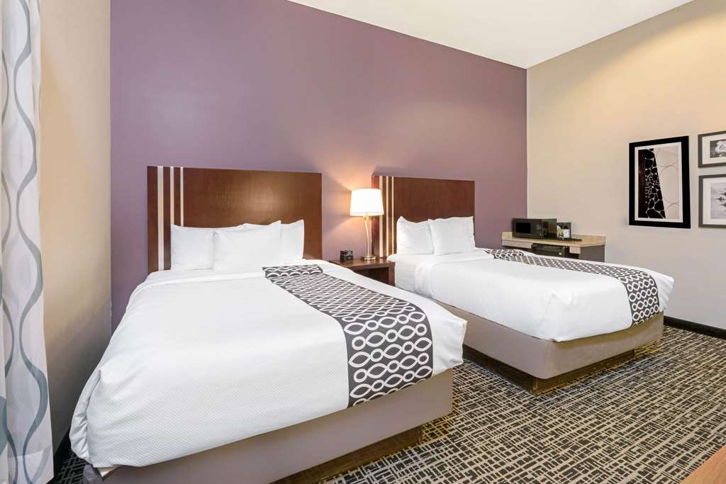 La Quinta Inn & Suites by Wyndham Oklahoma City Yukon - photo 9