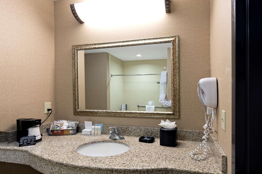 Hampton Inn Statesville - photo 35