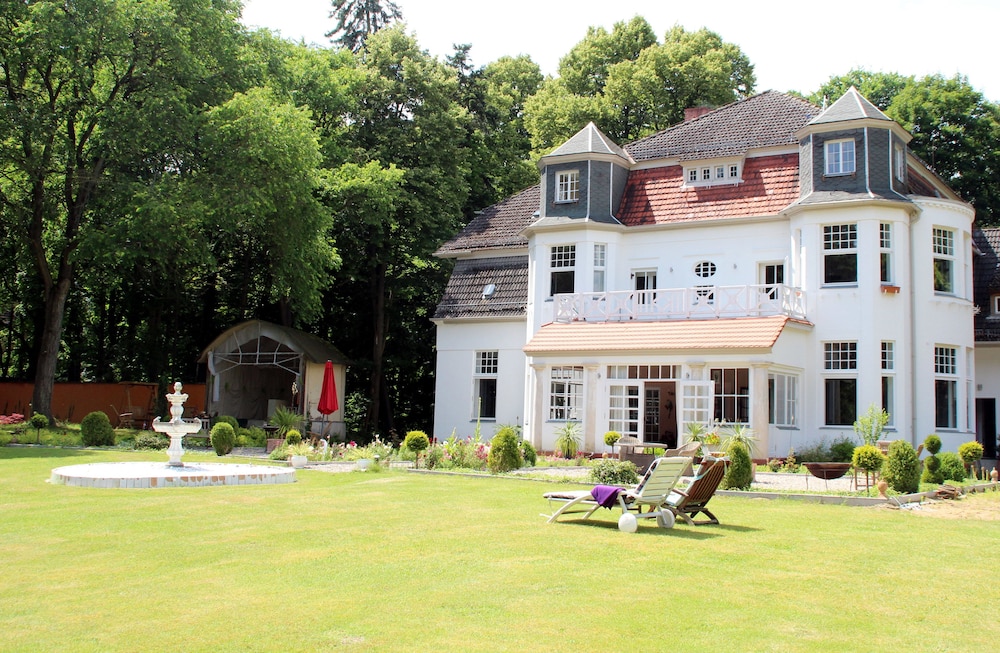 Villa am Stechlin — 4-Star Luxury Hotel in Rheinsberg, Germany