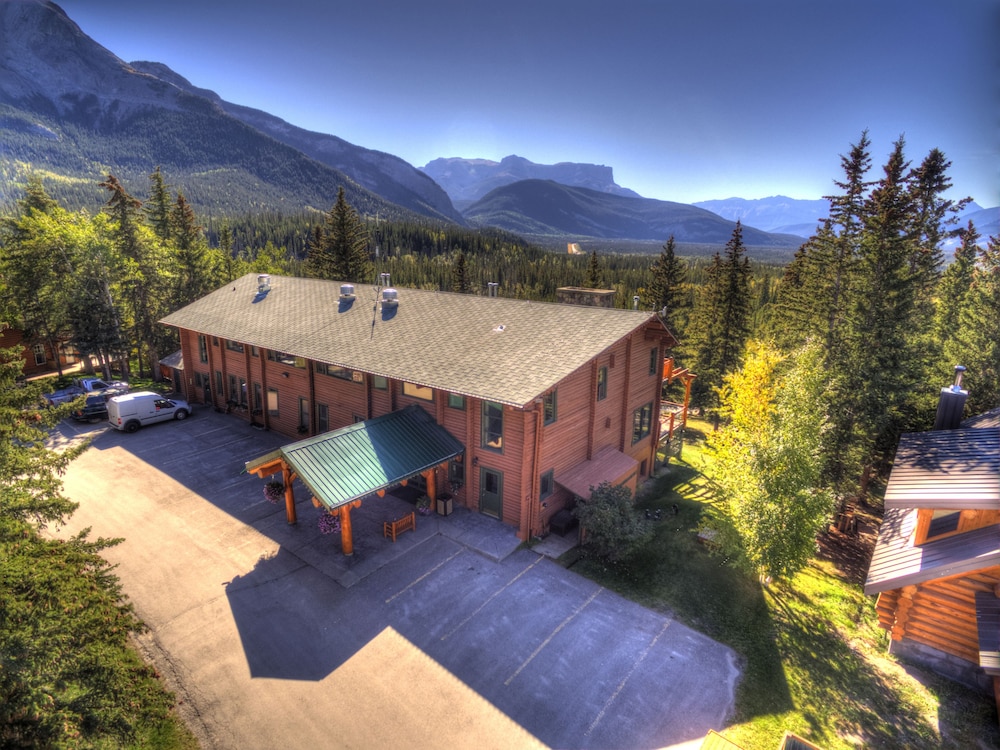 Overlander Mountain Lodge — Hinton — photo 2