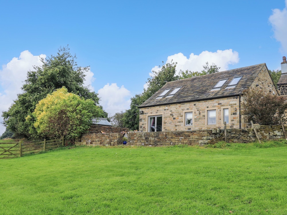 Black House Cottage — 4-Star Luxury Hotel in Sowerby Bridge, United Kingdom