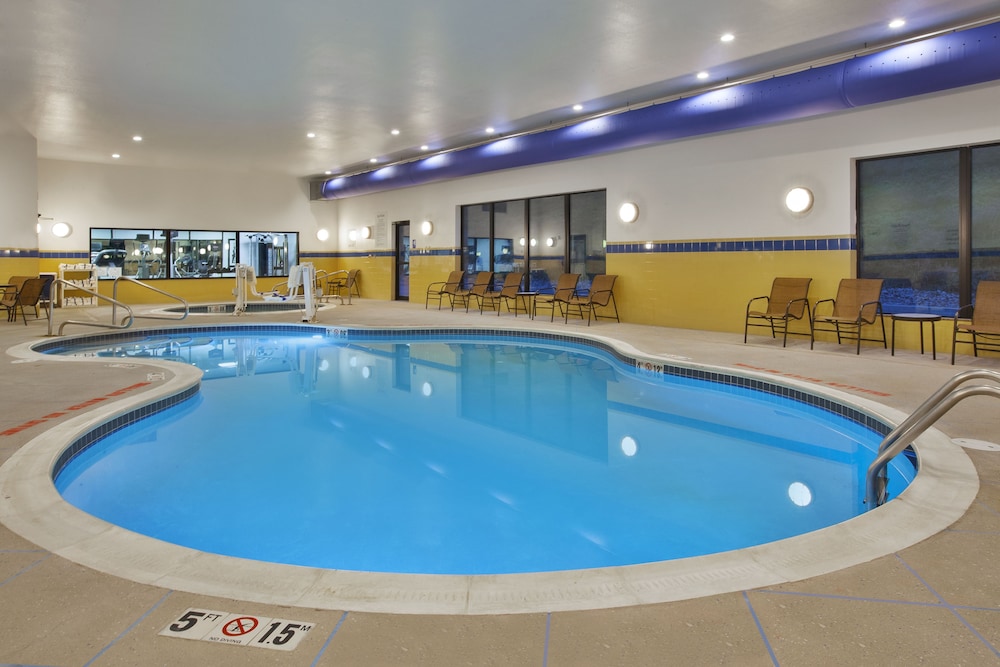 Holiday Inn Express & Suites Washington Meadow Lands by IHG - photo 18