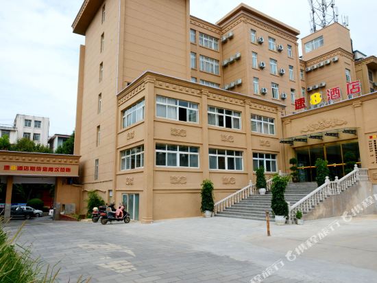 Super 8 Hotel — hotel in Qujing
