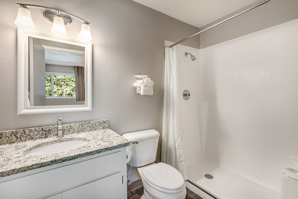 Bend Riverside Inn & Suites - photo 368