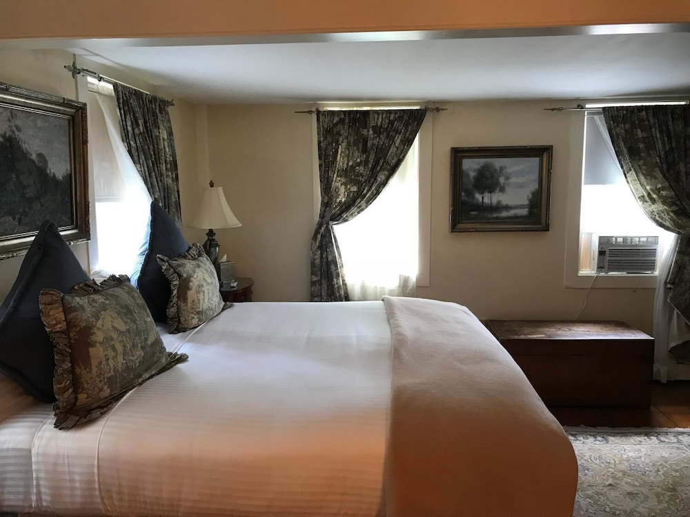 Admiral Farragut Inn - photo 9