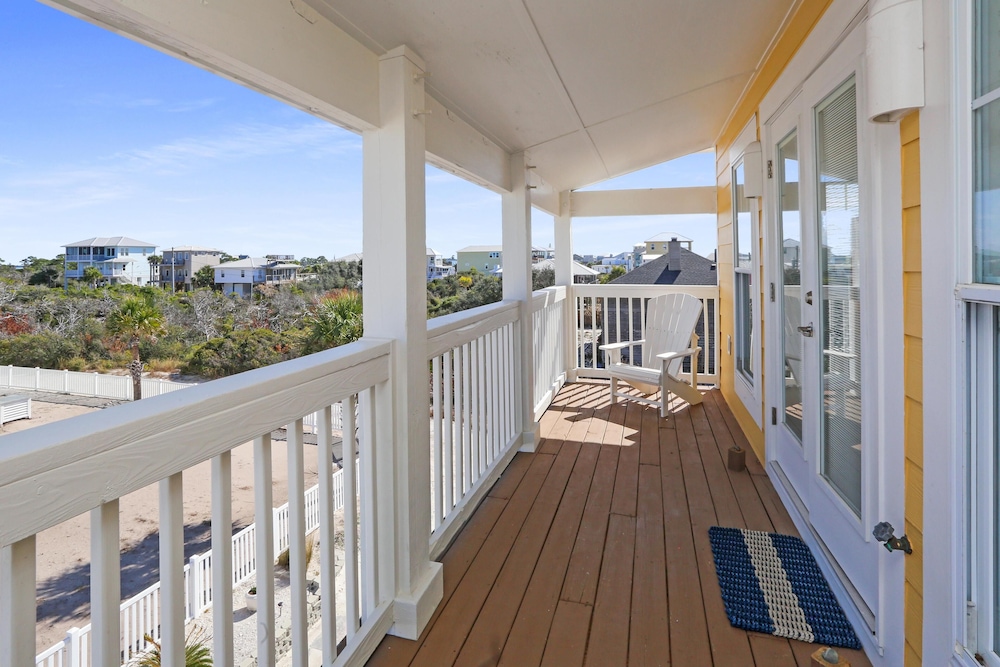 A Rendezvous No Pets Allowed by Pristine Properties Vacation Rentals — 4-Star Luxury Hotel in Port Saint Joe, United States