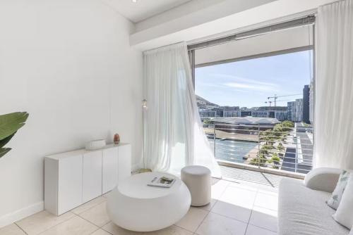 Signature Home at Waterfront Canals — 4-Star Luxury Hotel in Cape Town, South Africa