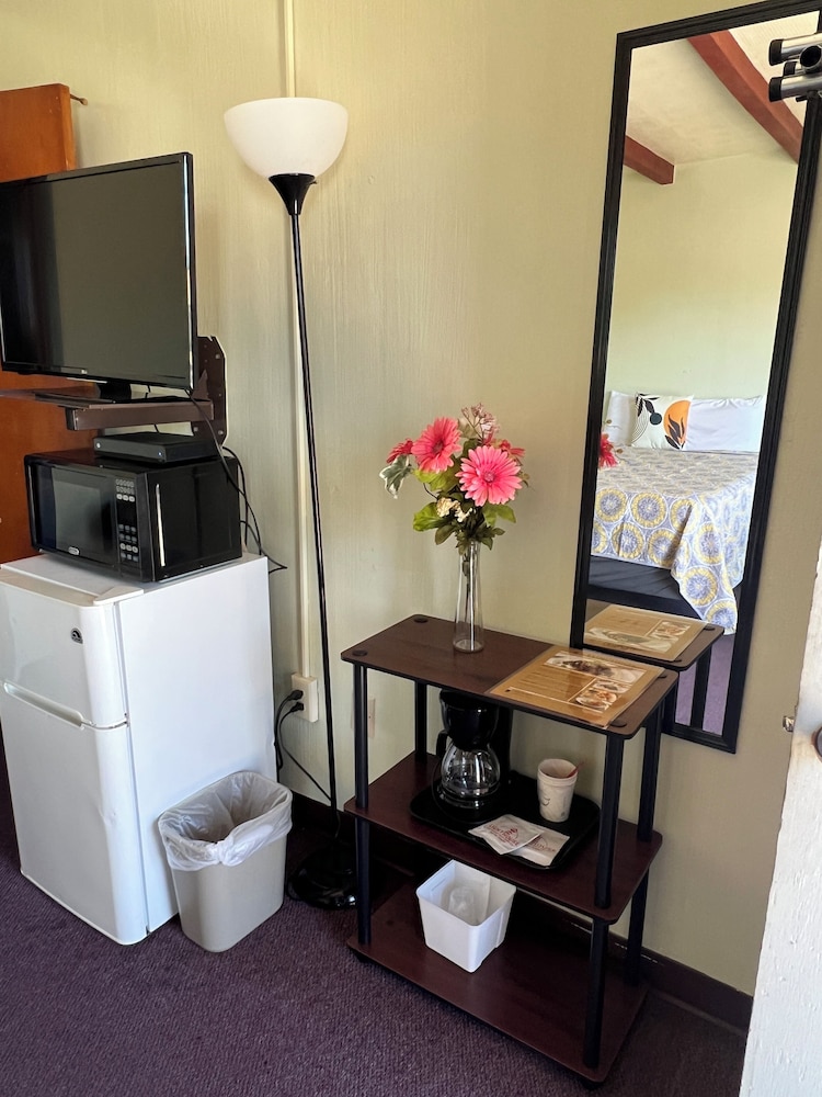 Midtown Inn & Suites - photo 23