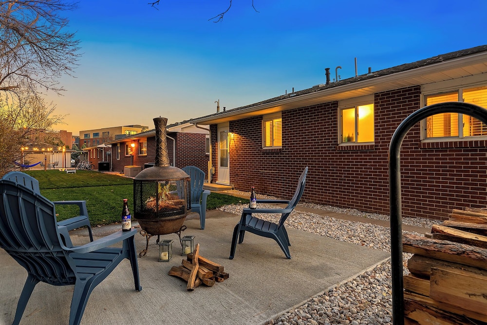 Orchard Flats Perfect Group Stay w Yard and BBQ — 4-Star Luxury Hotel in Fort Collins, United States