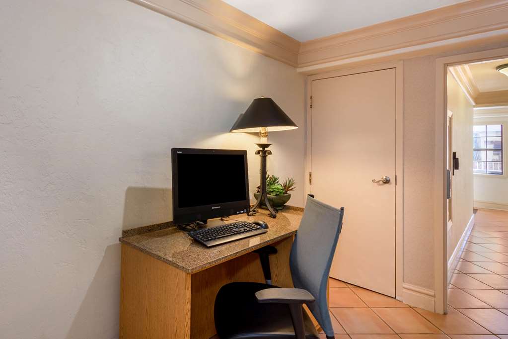 La Quinta Inn by Wyndham Tallahassee North - photo 73